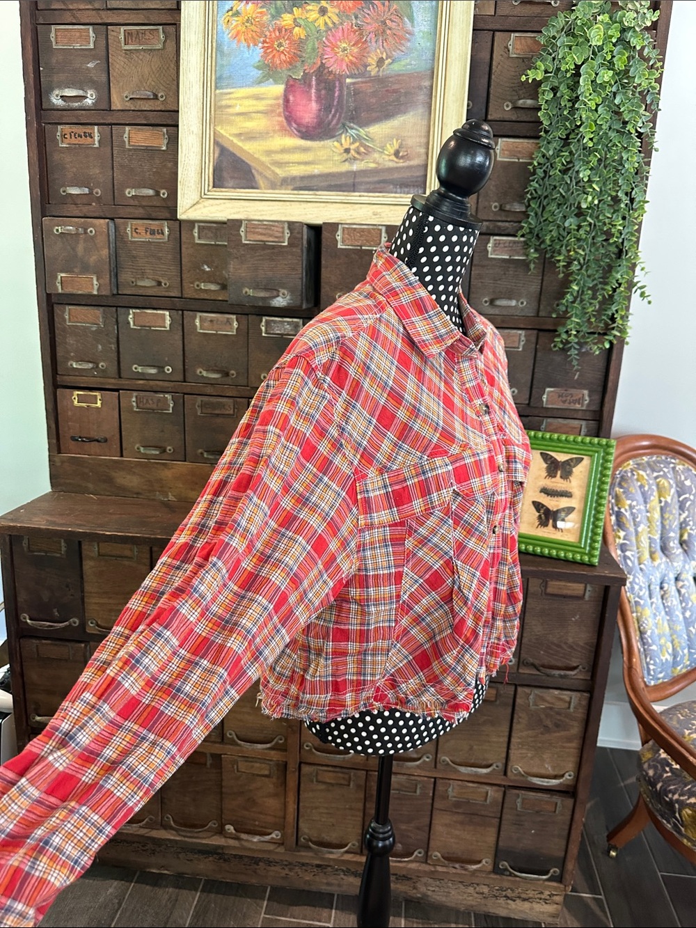 Red Plaid Button-Up Cropped Shirt - Picture 3 of 7
